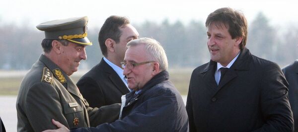 General Lazarević stigao iz Haga, sačekali ga načelnik Generlaštaba Ljubiša Diković i ministar Bratislav Gašić - Sputnik Srbija