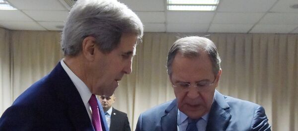 Руски министар иностраних послова Сергеј Лавров и државни секретар САД Џон Кери на састанку ОЕБС-а у Београду - Sputnik Србија