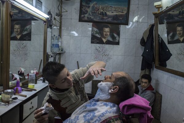 Život uprkos bombama: Svakodnevica u Damasku - Sputnik Srbija
