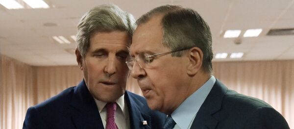 Ruski ministar inostranih poslova Sergej Lavrov i državni sekretar SAD Džon Keri na sastanku OEBS-a u Beogradu - Sputnik Srbija