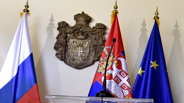Zastave Srbije, Rusije I EU - Sputnik Srbija