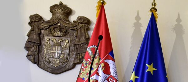 Zastave Srbije i EU - Sputnik Srbija
