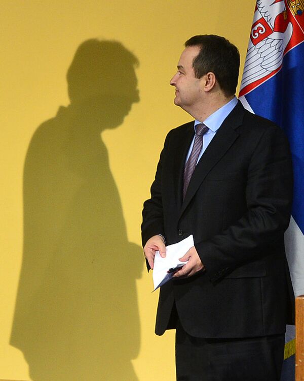 Дачићев предлог Вучићу о заједничкој листи — изнуђен потез или маневар Дачићев предлог Вучићу о заједничкој листи — изнуђен потез или маневар - Sputnik Србија