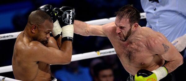 Бокс меч Роја Џонса и Енца Макаринелија Бокс меч Роја Џонса и Енца Макаринелија - Sputnik Србија