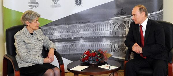 Generalna direktorka Uneska Irina Bokova i predsednik Rusije Vladimir Putin Generalna direktorka Uneska Irina Bokova i predsednik Rusije Vladimir Putin - Sputnik Srbija