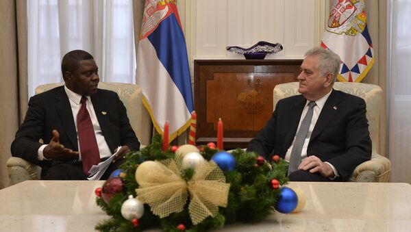 Predsednik Srbije Tomislav Nikolić sa ambasadorom Nigerije Haroldom Augustusom Kokom - Sputnik Srbija