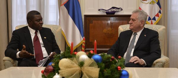 Председник Србије Томислав Николић са амбасадором Нигерије Харолдом Аугустусом Коком - Sputnik Србија