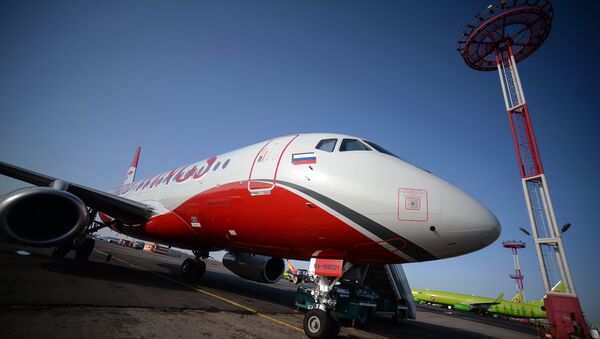 Путнички авион Сухој суперџет 100 руске авио-компаније Ред Вингс - Sputnik Србија
