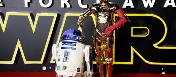 Ликиви из филма Ратови звезда  ЦЗП0 и Р2Д2 - Sputnik Србија
