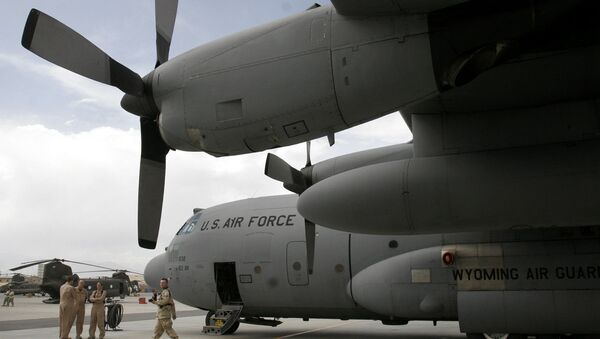 Амерички војници у близини авиона у ваздухопловној бази Баграм у Авганистану, - Sputnik Србија