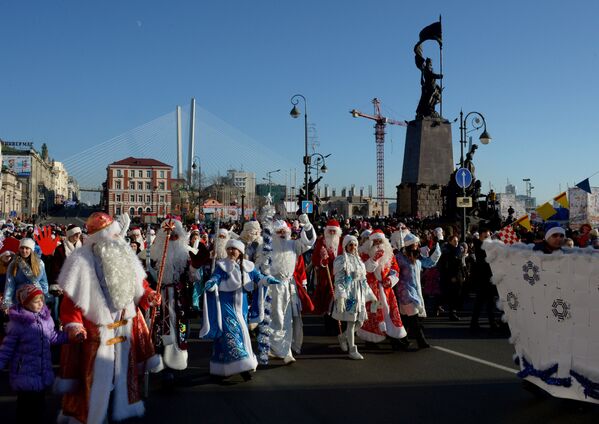 Парада Деда Мразова у Владивостоку - Sputnik Србија