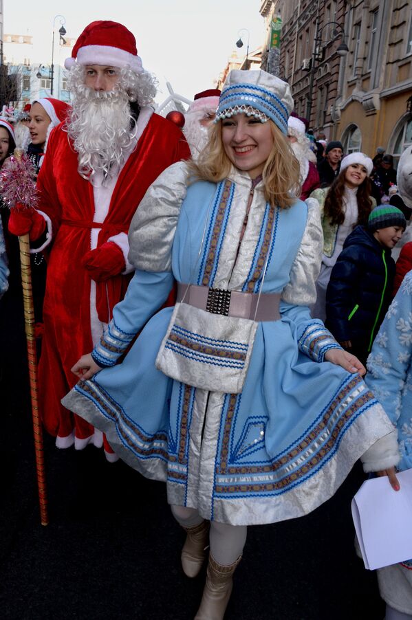 Парада Деда Мразова у Владивостоку - Sputnik Србија