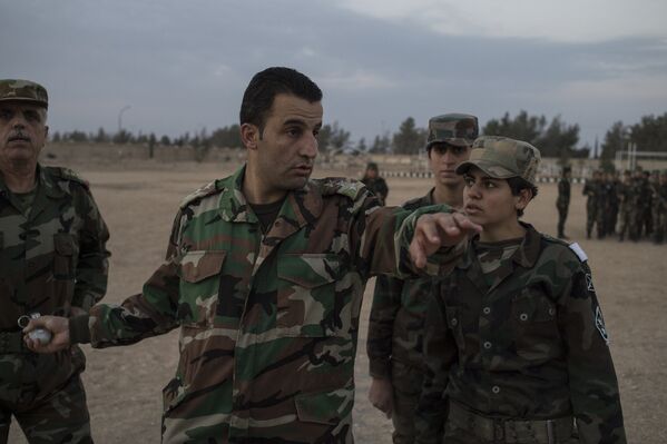 Lavice nacionalne odbrane — ženski bataljon sirijske vojske - Sputnik Srbija