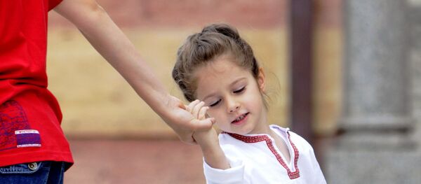 Девојчица игра на прослави у Бања Луци - Sputnik Србија