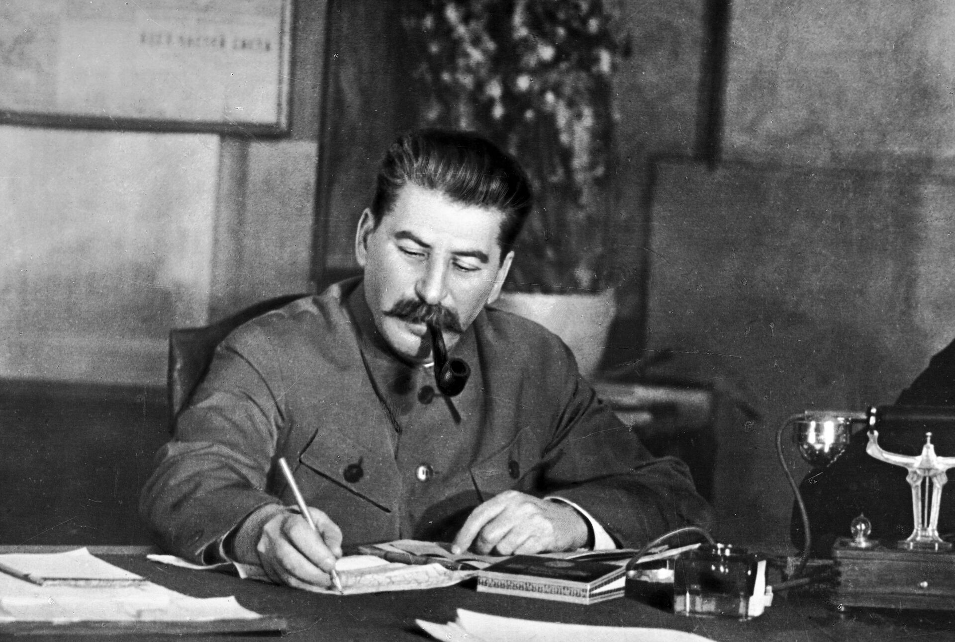Јосиф Висарионович Џугашвили Стаљин - Sputnik Србија, 1920, 14.11.2021