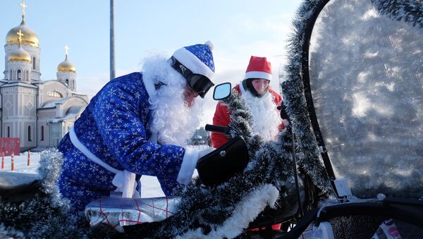 Деда Мраз на мотору у Самари - Sputnik Србија