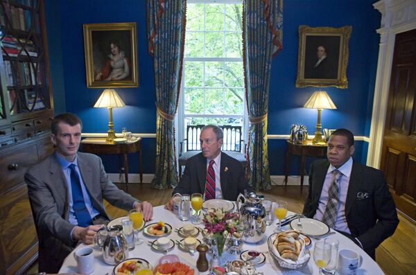 Михаил Прохоров (лево) у друштву бившег градоначелника Њујорка Мајкла Блумберга Михаил Прохоров (лево) у друштву бившег градоначелника Њујорка Мајкла Блумберга - Sputnik Србија