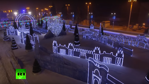 Новогодишња декорација у Москви - Sputnik Србија