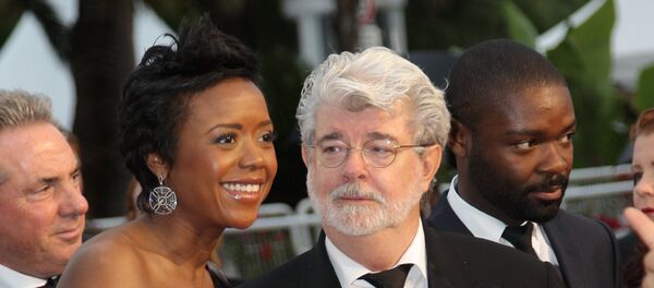 Glumica Melodi Hobson i režiser Džordž Lukas Glumica Melodi Hobson i režiser Džordž Lukas - Sputnik Srbija