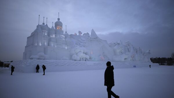 Najveći zamak od snega, napravljen u Kini - Sputnik Srbija