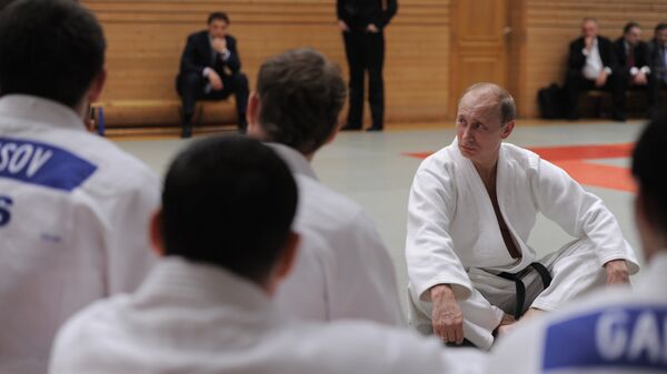 Ruski predsednik Vladimir Putin na džudo treningu - Sputnik Srbija