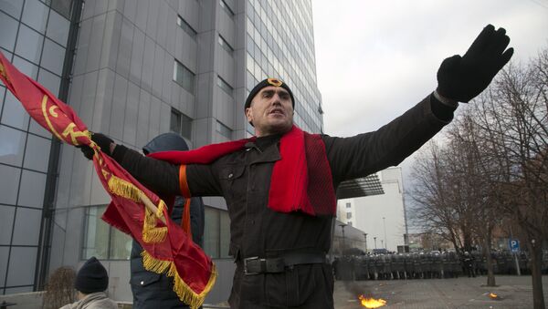 Присталица опозиције на протесту у Приштини. - Sputnik Србија