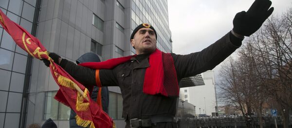Присталица опозиције на протесту у Приштини. - Sputnik Србија