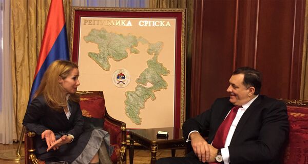 Председник Републике Српске Милорад Додик са новинарком Спутњика Наташом Милосављевић - Sputnik Србија