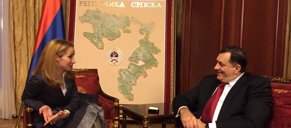 Председник Републике Српске Милорад Додик са новинарком Спутњика Наташом Милосављевић Председник Републике Српске Милорад Додик са новинарком Спутњика Наташом Милосављевић - Sputnik Србија