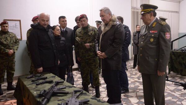Potpredsednik Vlade Rusije Dmitrij Rogozin posetio Specijalnu brigadu Vojske Srbije. - Sputnik Srbija