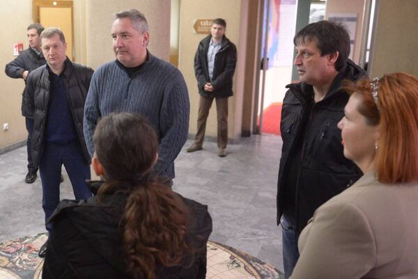 Потпредседник Владе Руске Федерације Дмитриј Рогозин у Војном музеју на Калемегдану са министром одбране Србије Братиславом Гашићем. - Sputnik Србија