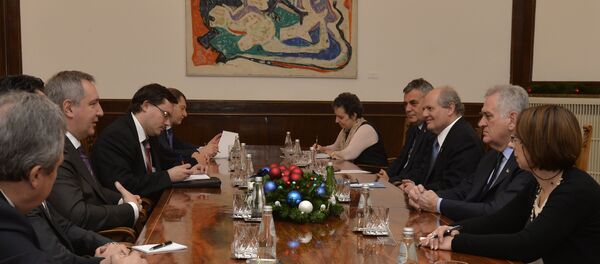 Разговор председника Србије Томислава Николића и заменика премиjера Руске федерациjе Дмитриј Рогозина Разговор председника Србије Томислава Николића и заменика премиjера Руске федерациjе Дмитриј Рогозина - Sputnik Србија