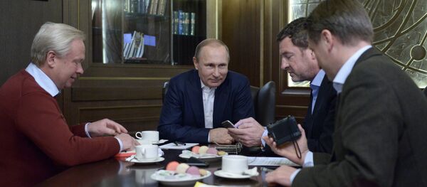 Руски председник Владимир Путин разговара са уредницима немачког листа Билд Руски председник Владимир Путин разговара са уредницима немачког листа Билд - Sputnik Србија