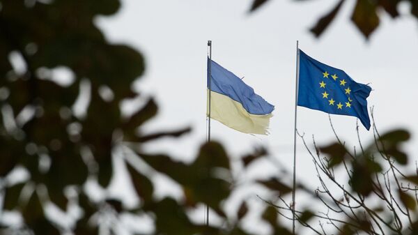 Zastave Ukrajine i EU u Kijevu - Sputnik Srbija
