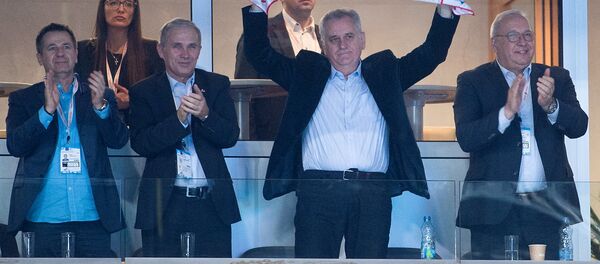 Tomislav Nikolić navija na utakmici vaterpolo reprezentacije Srbije Tomislav Nikolić navija na utakmici vaterpolo reprezentacije Srbije - Sputnik Srbija