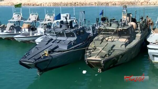 Američka mornarica  u pritvoru od iranske Revolucionarne garde u Persijskom zalivu. - Sputnik Srbija