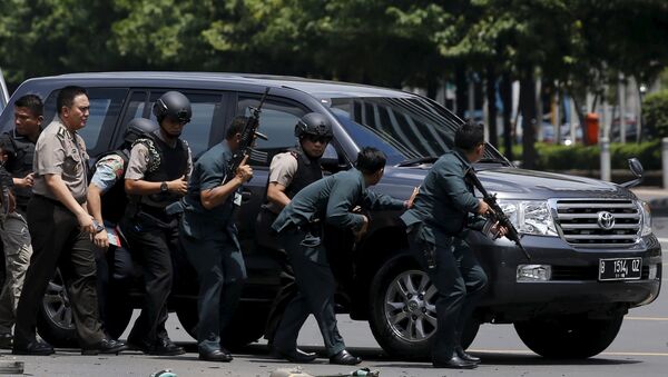 Индонежанска полиција за време терористичког напада у Џакарти - Sputnik Србија