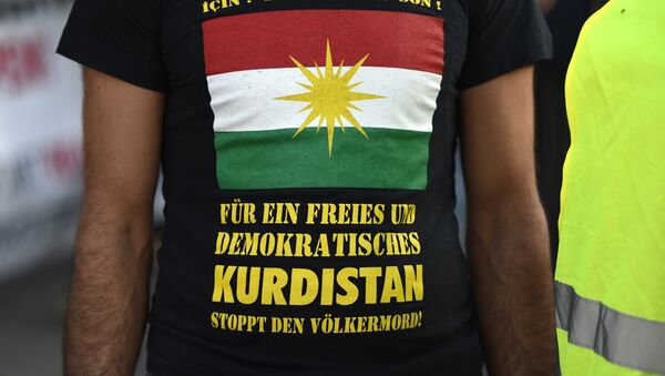 Majica sa zastavom Kurdistana - Sputnik Srbija