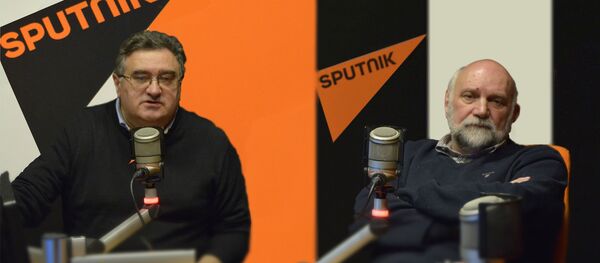 Glavni urednik NSPM Đorđe Vukadinović i  Srđan Bogosavljević iz „Ipsos stratedžik marketinga“ - Sputnik Srbija