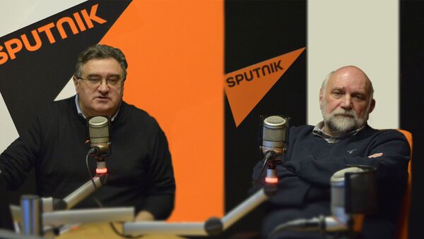 Glavni urednik NSPM Đorđe Vukadinović i  Srđan Bogosavljević iz „Ipsos stratedžik marketinga“ - Sputnik Srbija