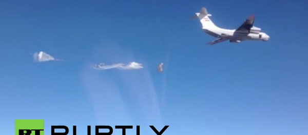 Syria: Russian planes airdrop 22 tonnes of humanitarian aid - Sputnik Србија