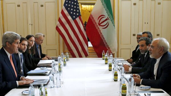 Džon Keri i Mohamed Džavad Zarif na pregovorima u Beču o okončanju nuklearnog spora sa Iranom - Sputnik Srbija