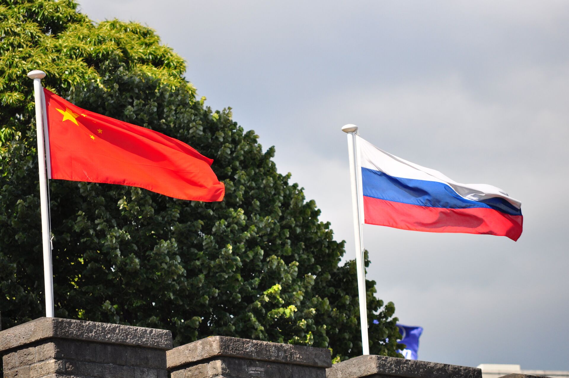 Poruke EU ogoljavaju nemoć: Otkud Rusiji i Kini pravo da sarađuju – to samo sme Zapad - Sputnik Srbija, 1920, 02.04.2021
