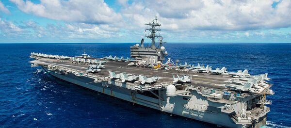 Носач авиона Роналд реган је  ратни брод, који носи 80 борбених авиона и око 5.400 морнара - Sputnik Србија