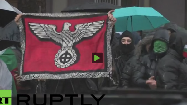 Нацистичка застава на протесту у Бугарској. - Sputnik Србија