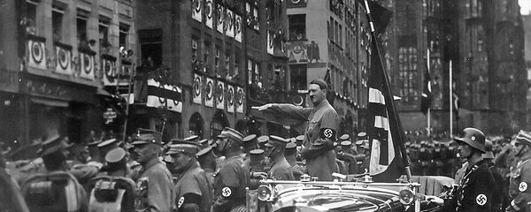 Adolf Hitler na paradi u Nirnbergu 1935. godine - Sputnik Srbija
