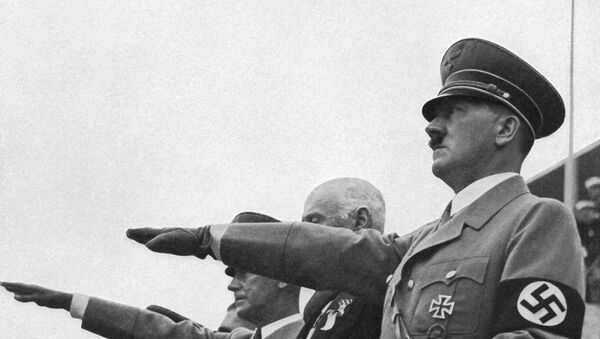 Немачки канцелар Адолф Хитлер салутира нацистичким поздравом током церемоније отварања Олимпијских игара у Берлину 01. августа 1936 године - Sputnik Србија