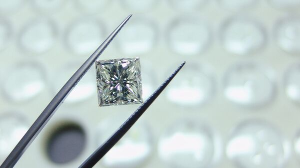 Русија је на првом месту у свету  по производњи дијаманата и ћилибара. - Sputnik Србија