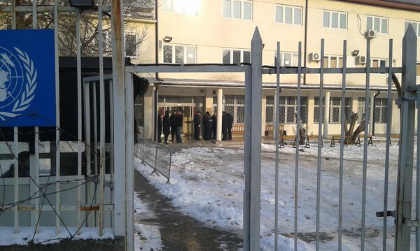 Полиција испред зграде Основног суда у Косовској Митровици - Sputnik Србија