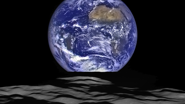 Вид Земли с орбиты Луны - Sputnik Србија